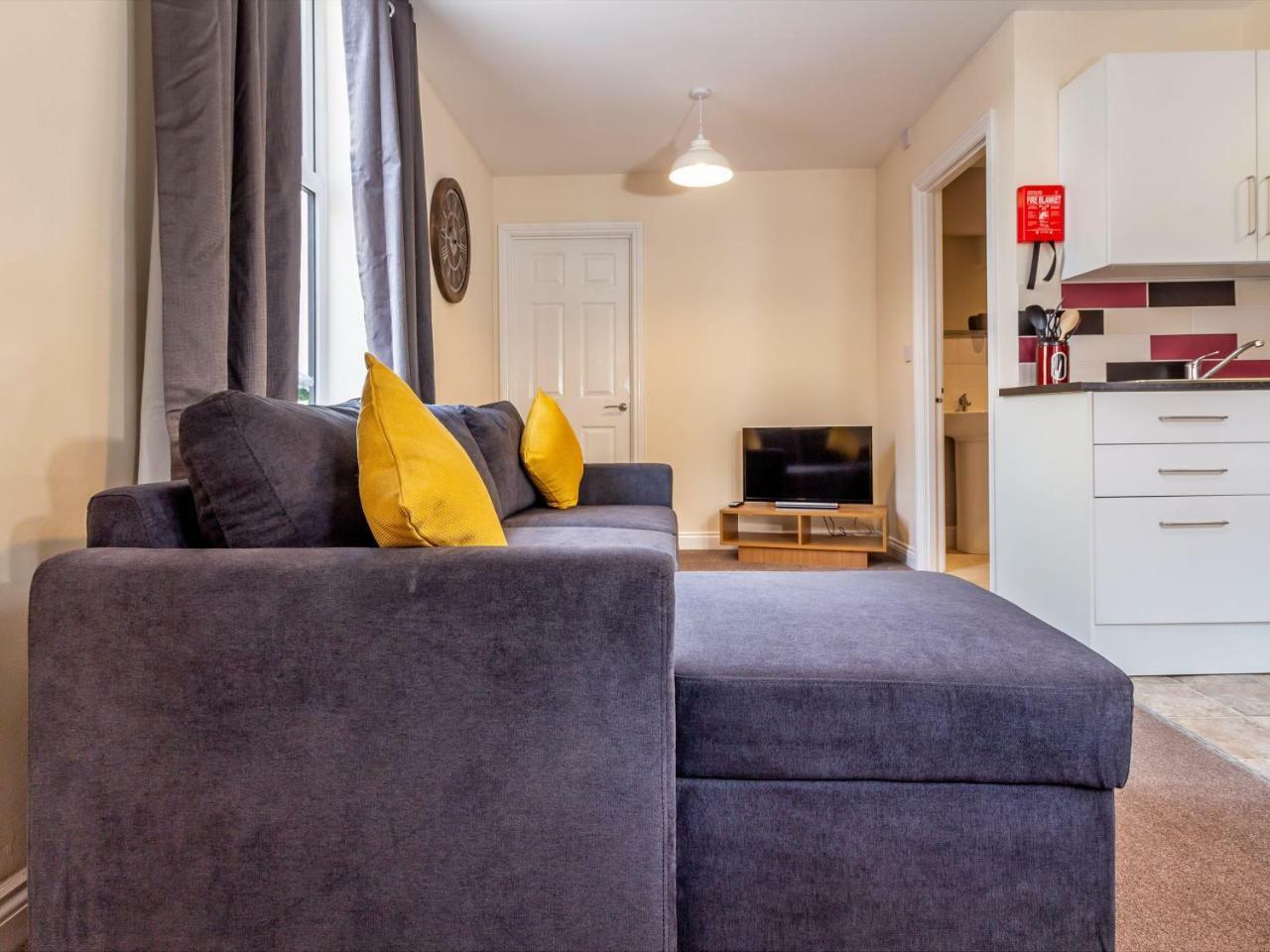 Northfield Street, Worcester City Centre - Guest Homes Bagian luar foto